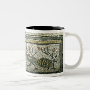Caneca De Café Em Dois Tons Dois pavões, detalhe decorativo da beira de um