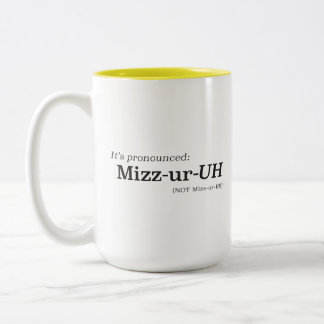 Caneca De Café Em Dois Tons É Pronunciado Mizz-ur-UH {NÃO Mizz-ur-EE}