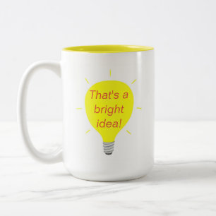 Caneca De Café Em Dois Tons É uma ideia brilhante, lâmpada amarela