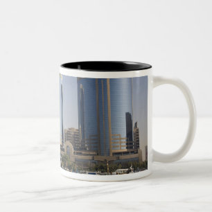 Caneca De Café Em Dois Tons EAU, Dubai, Dubai Creek. Canal de cruzeiros Dhow