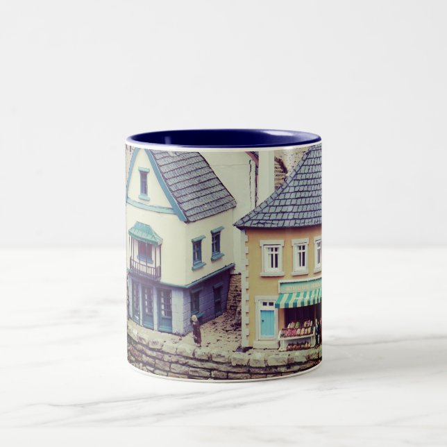 Caneca De Café Em Dois Tons Edifícios à Beira-Mar Modelo (Centro)