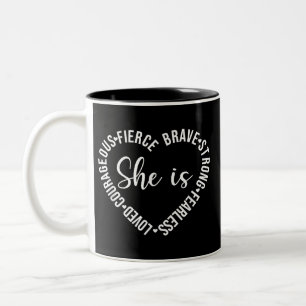 Caneca De Café Em Dois Tons Ela É Amada Corajosa Feroz Valente Forte Sem Medo