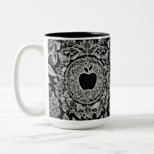 Caneca De Café Em Dois Tons Elegante Mandala de Maçã em Renda Preta e Branca d