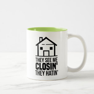 Caneca De Café Em Dois Tons Eles Me Veem Fechando Agente Imobiliário