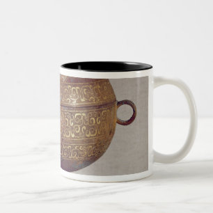 Caneca De Café Em Dois Tons Embarcação de Tou com uma decoração serpentina