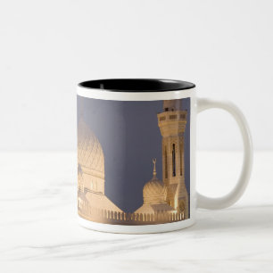 Caneca De Café Em Dois Tons Emirados Árabes Unidos, Dubai. Mesquita à noite co