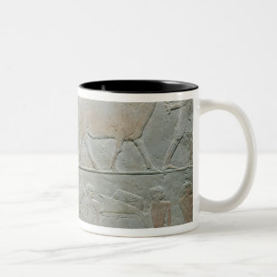 Caneca De Café Em Dois Tons Empregados que conduzem um oryx e um antílope