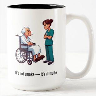 Caneca De Café Em Dois Tons Enfermeira Mal-Humorada Versus Idoso Fumante
