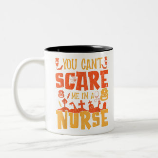 Caneca De Café Em Dois Tons Enfermeira por bruxa noturna por Dias de as Bruxas