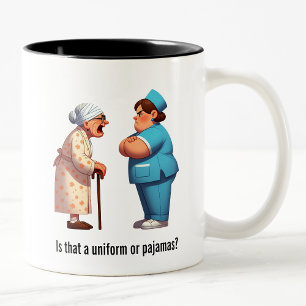 Caneca De Café Em Dois Tons Enfermeira virada para fora com vovó suja