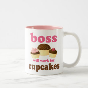 Caneca De Café Em Dois Tons Engraçado trabalhará para o chefe dos cupcakes