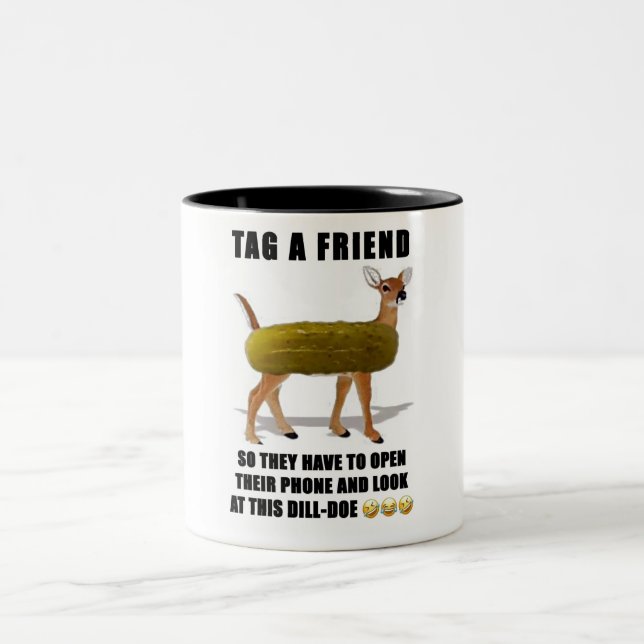 Caneca De Café Em Dois Tons Engraçado Um Amigo/Dill Doe (Centro)