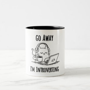 Caneca De Café Em Dois Tons Engraçado, vá embora, estou apresentando