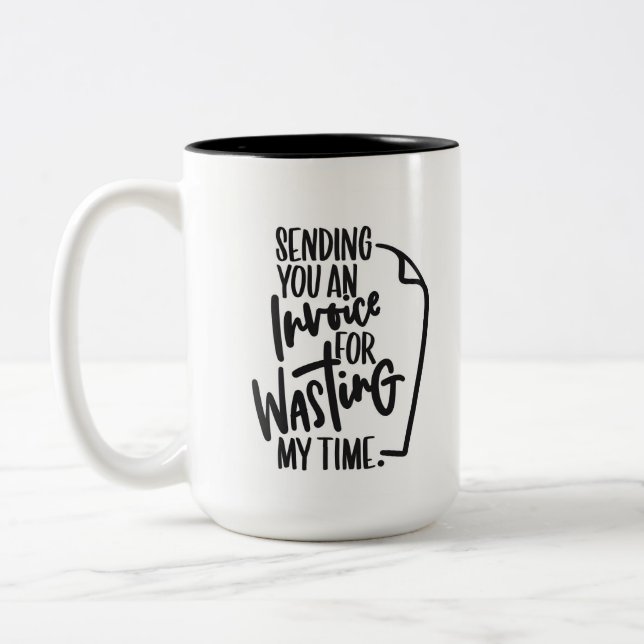 Caneca De Café Em Dois Tons Enviando a Você uma Fatura Manuscrita (Esquerda)