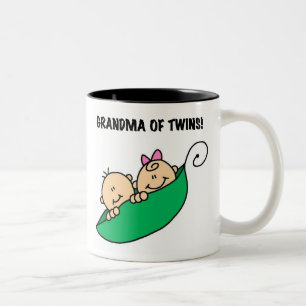 Caneca De Café Em Dois Tons Ervilhas em uma avó do vagem dos gêmeos