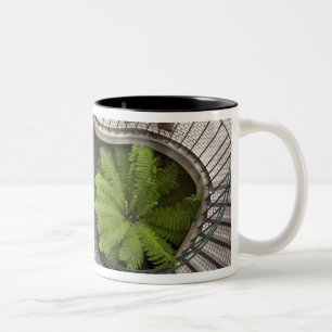 Caneca De Café Em Dois Tons Escada em espiral no Embarcadero Center