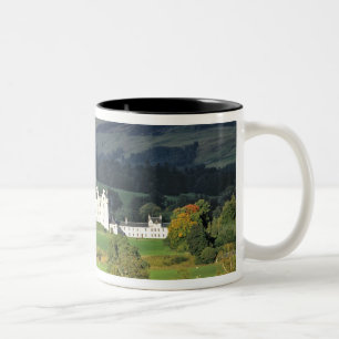 Caneca De Café Em Dois Tons Escócia, Tayside, Castelo Blair. Em um esmeralda