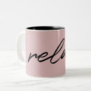 Caneca De Café Em Dois Tons Escrita Mínima Cor-de-Rosa Esbranquiçada "relaxe"