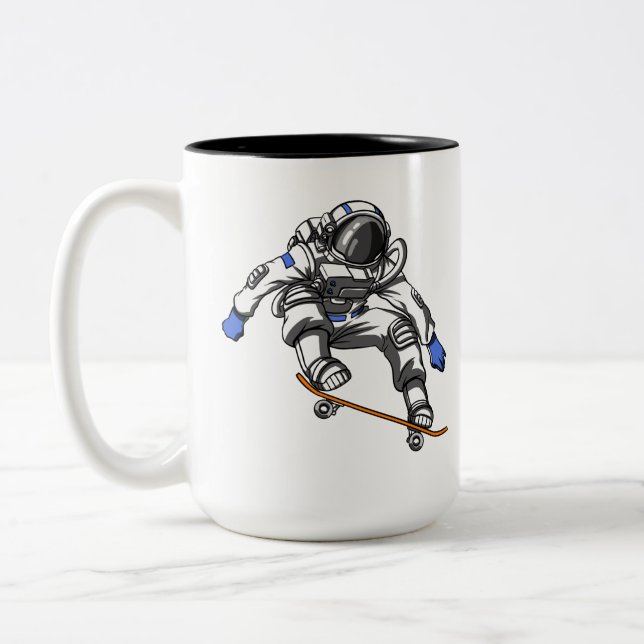 Caneca De Café Em Dois Tons Espaço cósmico Skateboarding do astronauta do (Esquerda)