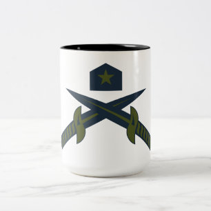 Caneca De Café Em Dois Tons Espadas Cruzadas Patrióticas e Estrela Militar