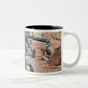Caneca De Café Em Dois Tons Espantalho, um modelo do mobilidade-teste