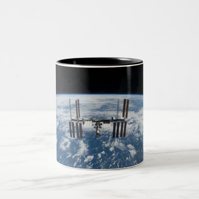 Caneca De Café Em Dois Tons Estação espacial internacional -- Visto de (Centro)
