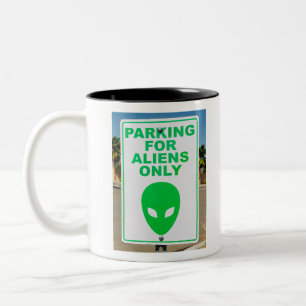 Caneca De Café Em Dois Tons Estacionamento De Arte De alienígena Apenas Para A