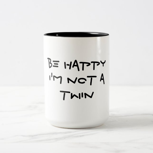 CANECA DE CAFÉ EM DOIS TONS ESTEJA FELIZ QUE EU NÃO SOU UM GÊMEO (Centro)