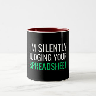Caneca De Café Em Dois Tons Estou Silenciosamente Julgando Sua Planilha