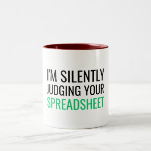 Caneca De Café Em Dois Tons Estou Silenciosamente Julgando Sua Planilha