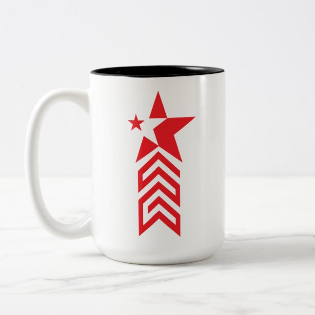 Caneca De Café Em Dois Tons Estrela Vermelha com Setas Chevron (Esquerda)