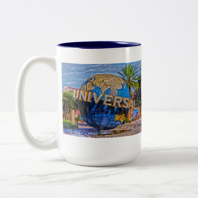 Caneca De Café Em Dois Tons Estúdios universais (Esquerda)