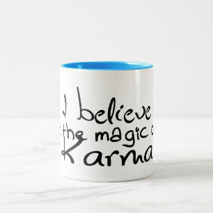 Caneca De Café Em Dois Tons Eu acredito em Karma Mug