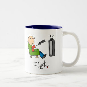 Caneca De Café Em Dois Tons Eu clico em Camisetas e Presentes de Viciado em TV