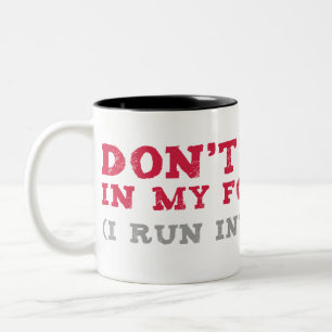 Caneca De Café Em Dois Tons Eu Corro Em Paredes