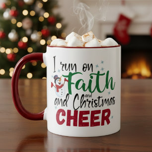 Caneca De Café Em Dois Tons Eu corro na fé e na alegria de Natal