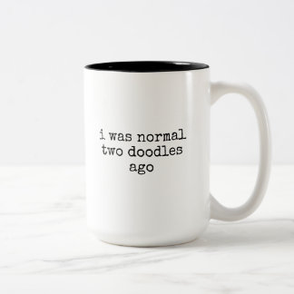 Caneca De Café Em Dois Tons Eu Era Normal Dois Doodles Cachorro Doodle Engraça