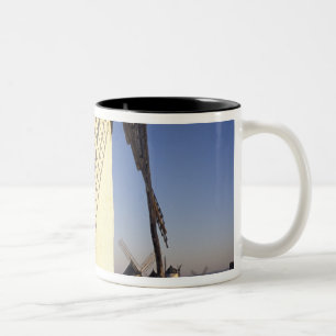 Caneca De Café Em Dois Tons EU, Espanha, Consuegra, La Mancha. Moinhos de vent