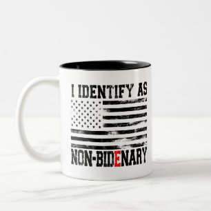Caneca De Café Em Dois Tons Eu Identifico Como Não-Bidenário - Engraçado An