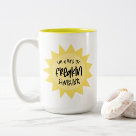 Caneca De Café Em Dois Tons Eu sou um raio de raio de sol esquisito
