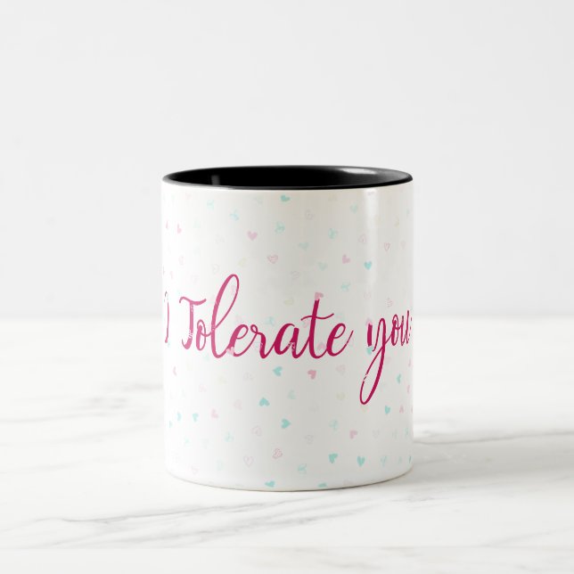 Caneca De Café Em Dois Tons Eu tolero você. (Centro)