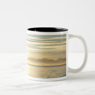 Caneca De Café Em Dois Tons EUA, Alasca, sudeste perto de Ketchikan, pôr do so