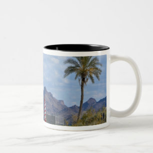 Caneca De Café Em Dois Tons EUA, Arizona, Lake Havasu City. Farol ao lado