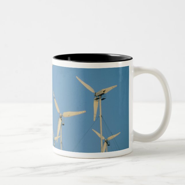 Caneca De Café Em Dois Tons EUA, Califórnia, Altamont Pass, geradores eólicos. (Direita)