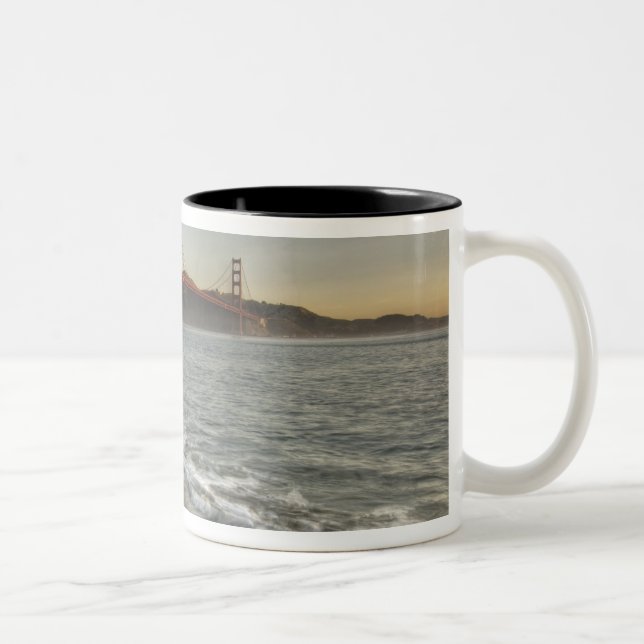 Caneca De Café Em Dois Tons EUA, Califórnia, São Francisco.  Uma vista cênica (Direita)