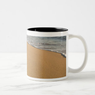 Caneca De Café Em Dois Tons EUA, Havaí, Kauai, Kapa'a, frente para a praia. RF