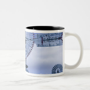 Caneca De Café Em Dois Tons EUA, Indiana, Kendallville: Médio, América 2