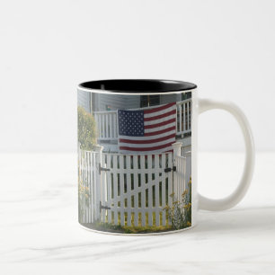 Caneca De Café Em Dois Tons EUA, Massachusettes, Gloucester: Cerca Patriótica