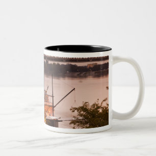 Caneca De Café Em Dois Tons EUA, Mississippi, Natchez. Natchez Under the