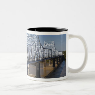 Caneca De Café Em Dois Tons EUA, Mississippi, Vicksburg. Rodovia I-20